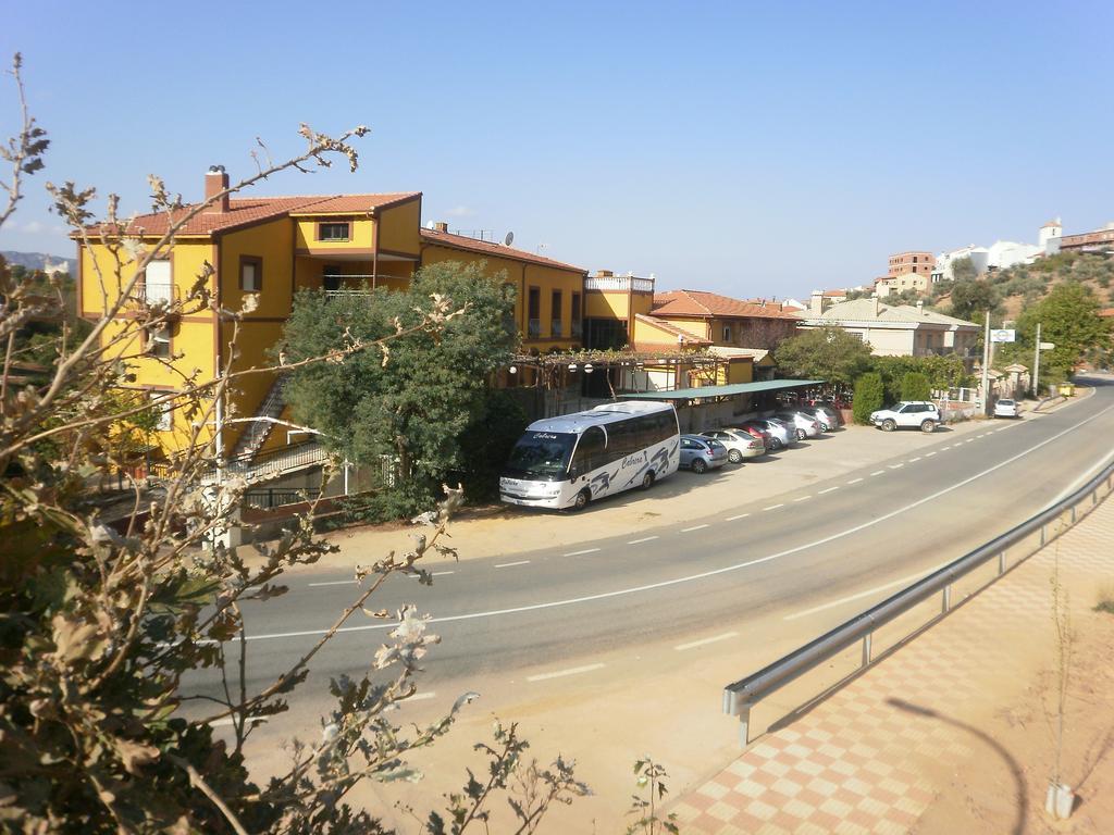 Hostal Restaurante Solaire Castañar de Ibor Dış mekan fotoğraf